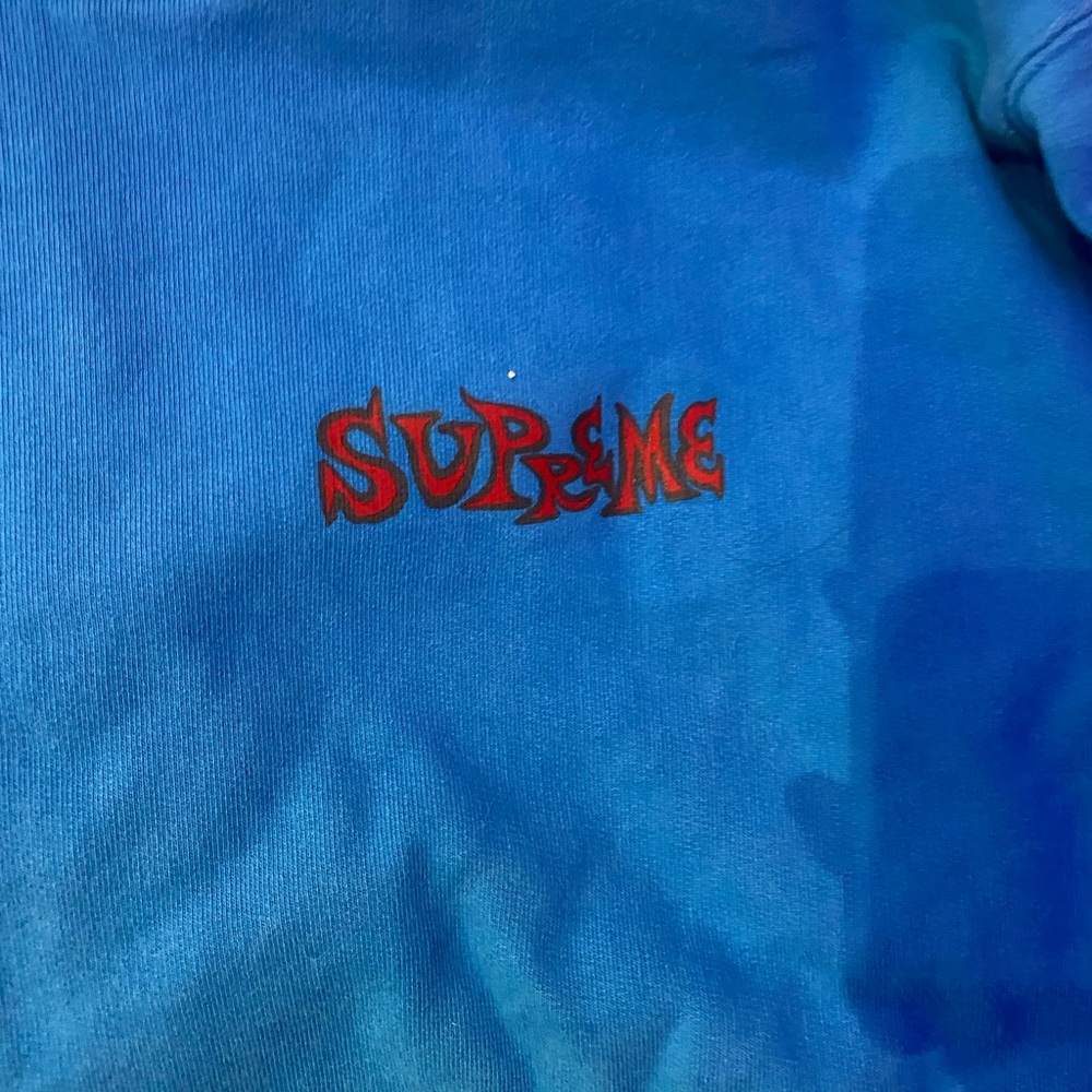 Blue SUPREME sweatshirt. RARE!! Size XL.